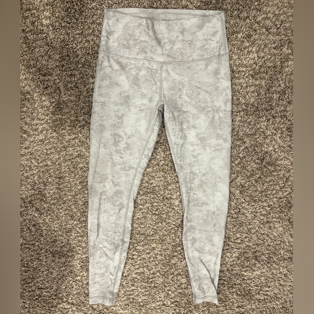 Lululemon Wunder Train High-Rise Tight 28" leggings, size 10.